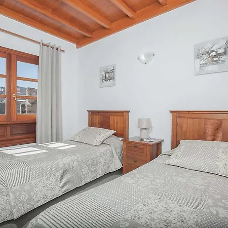 Playa Blanca Sleeps 6 Air Con Wifi Willa *