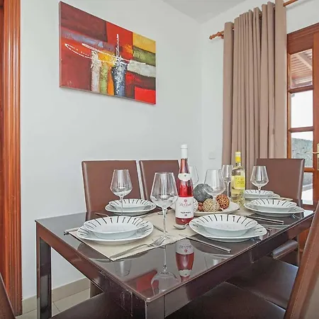 Playa Blanca Sleeps 6 Air Con Wifi Willa *