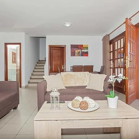 Playa Blanca Sleeps 6 Air Con Wifi *